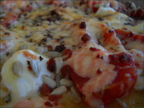 Pizza de polenta tomates chèvre