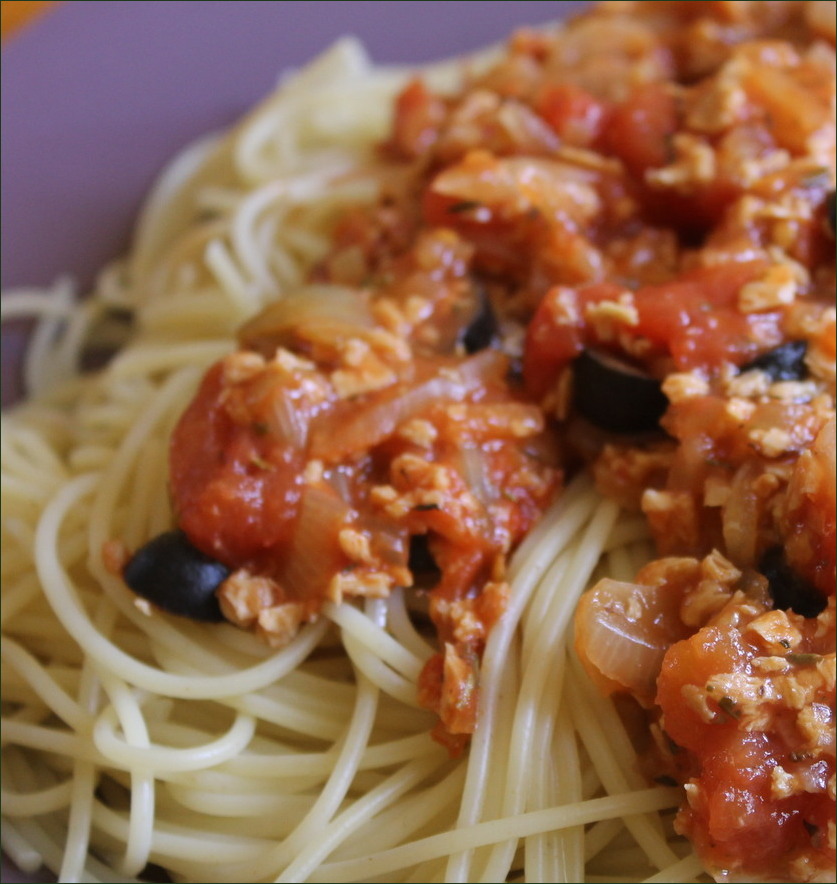 spaghettis bolognaise végétarienne olives